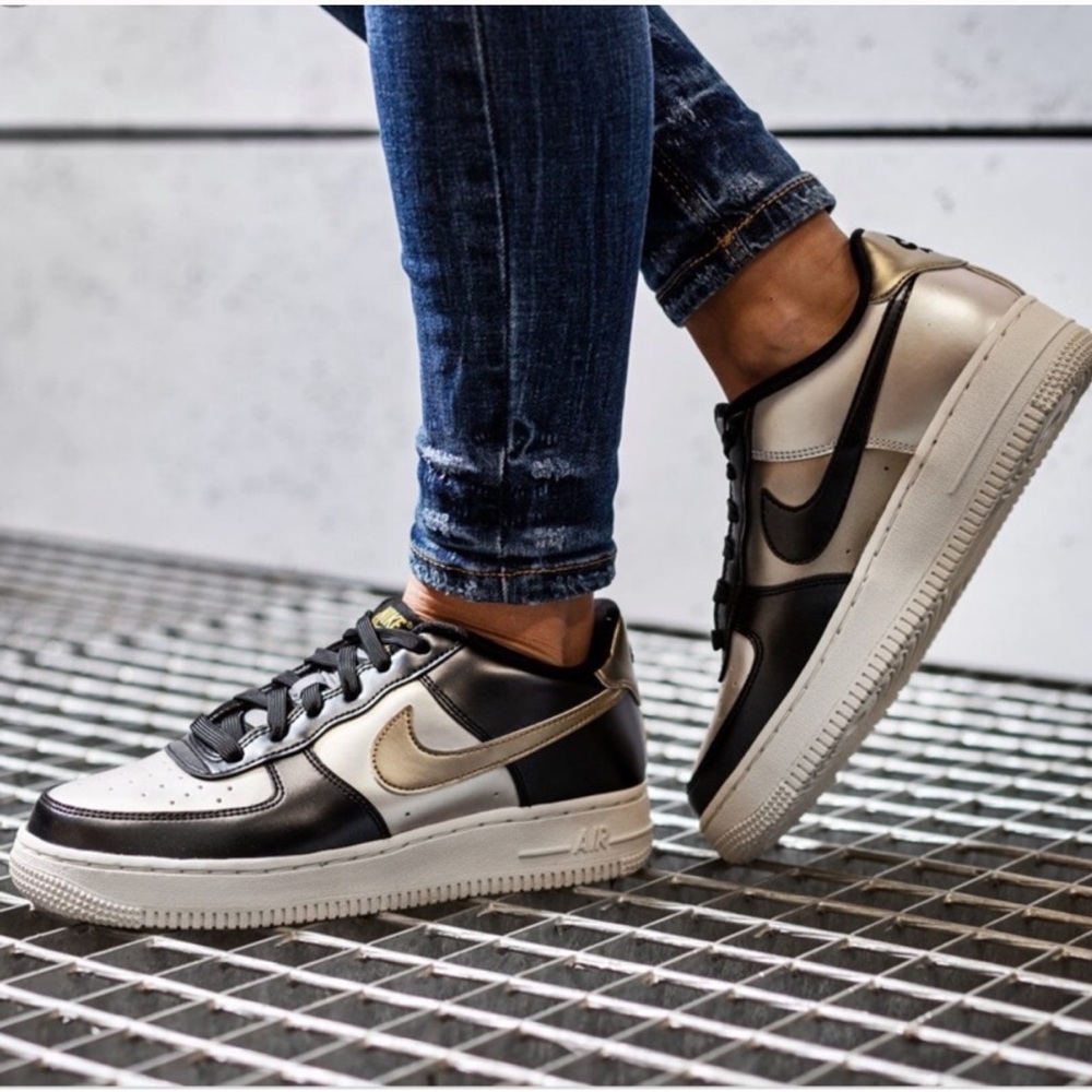 Nike Air Force 1 LV8 - Picture 2 of 8